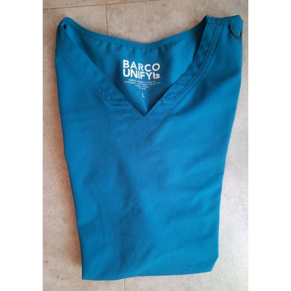 Barco Unify Scrubs Top Size Large Pre-owned